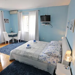 https://apartments-rooms-andrea.hotelinzadar.com